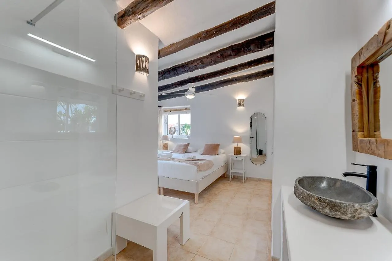 אדחה Charming Villa With Private And Heated Pool ספרד
